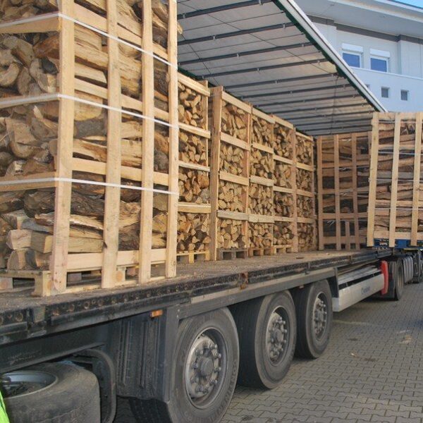 DEMI CAMION A BOIS DE CHAUFFAGE