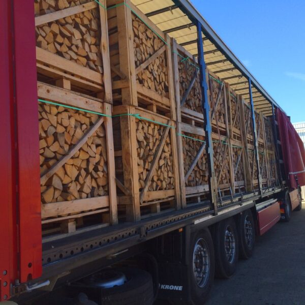 CHARGEMENT DE CAMION BOIS DE CHAUFFAGE